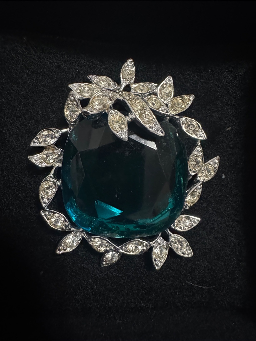 Vintage Sarah Coventry  Emerald Green Crystal Leaf Statement Brooch